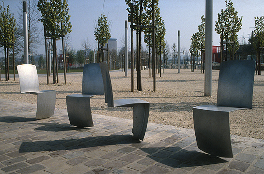 Parc de la Villette: revolving chairs