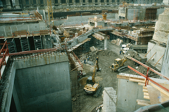 The Louvre - construction of 'The Carousel'