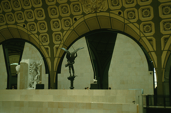 Muse d'Orsay - sculpture gallery and roof detail