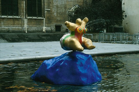 Fountain works outside the Pompidou Centre - revolving female torso