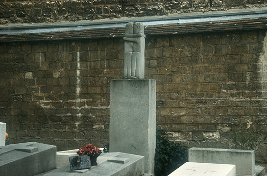 'The Kiss' in Montparnasse Cemetery