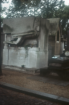 Pêre Lachaise Cemetery - Tomb of Oscar Wilde