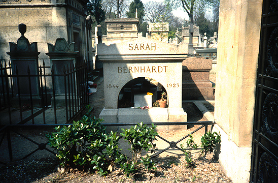 Pêre Lachaise Cemetery