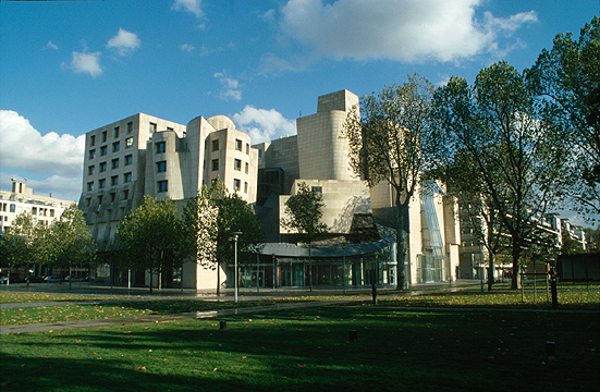 The American Centre (12e)